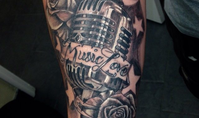 Vintage box mic and roses